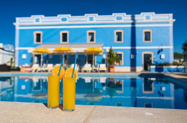 Drankjes bij het zwembad in Albufeira