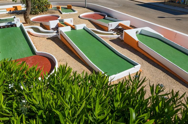 Midgetgolfbaan op het resort